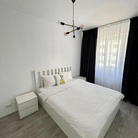 Cozy 1 Bedroom Apartment Oradea Luaran gambar