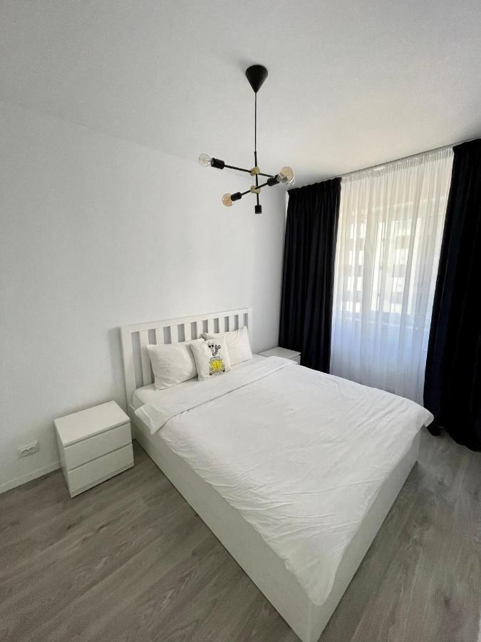 Cozy 1 Bedroom Apartment Oradea Luaran gambar