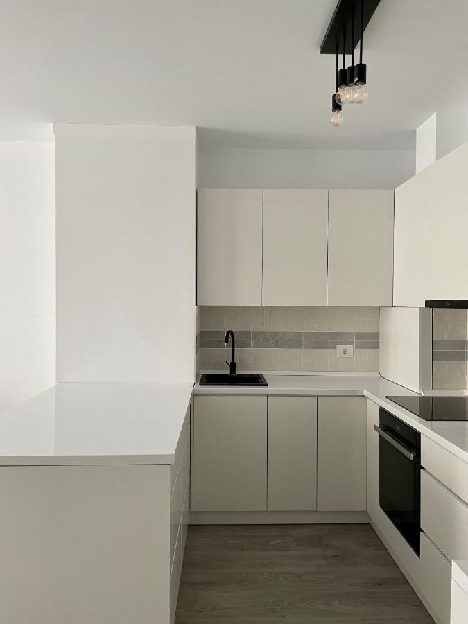 Cozy 1 Bedroom Apartment Oradea Luaran gambar