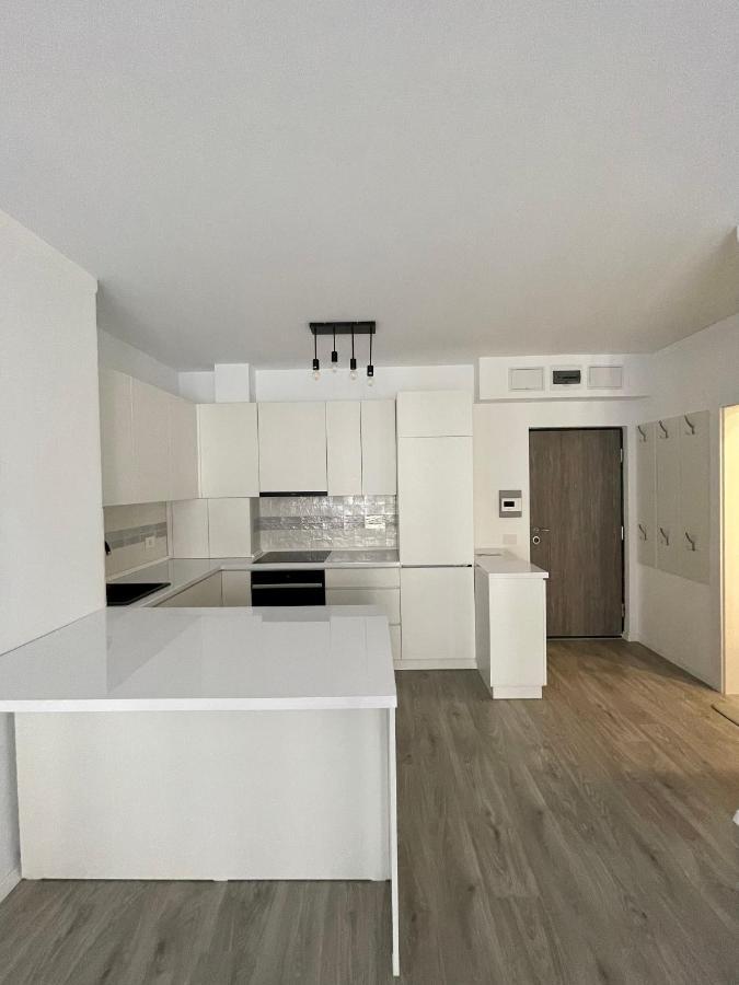 Cozy 1 Bedroom Apartment Oradea Luaran gambar