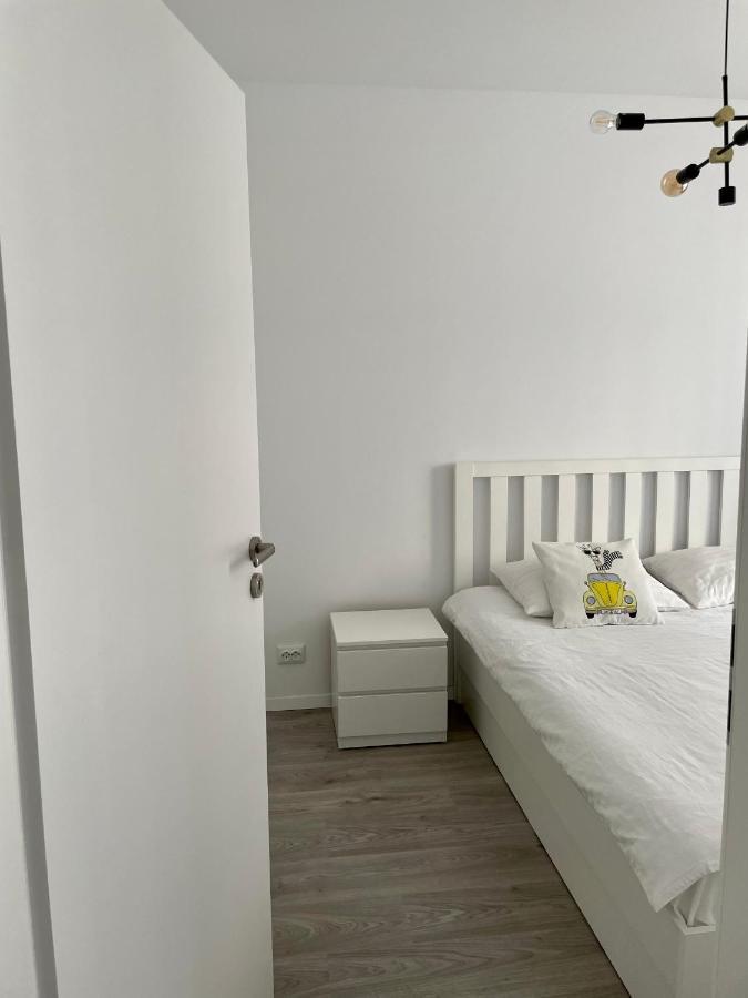 Cozy 1 Bedroom Apartment Oradea Luaran gambar