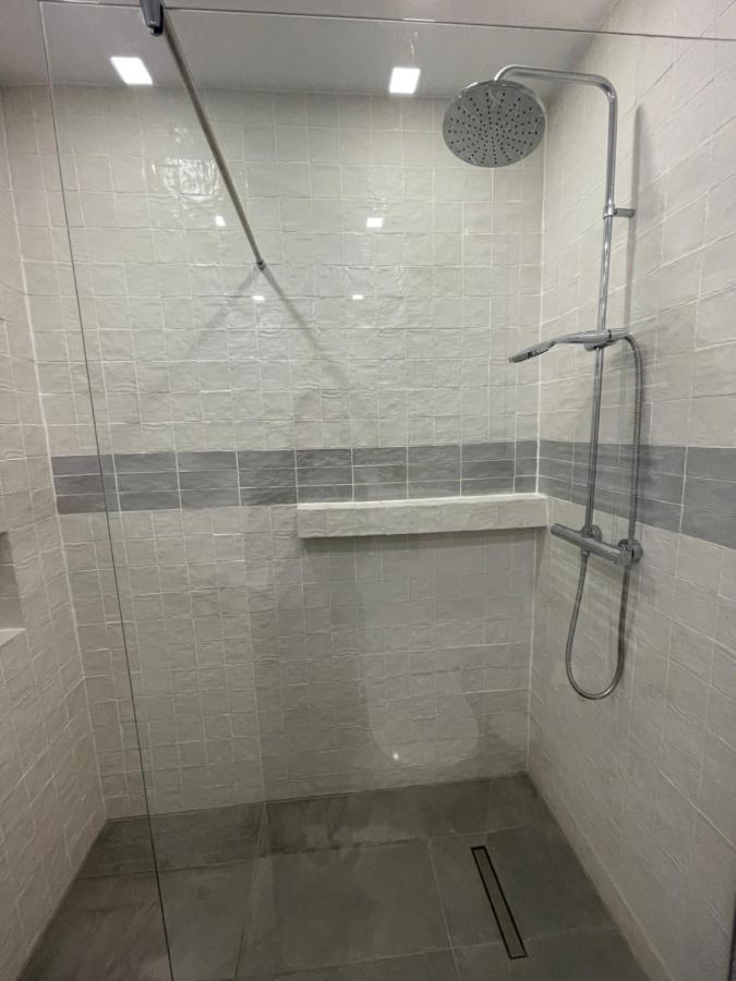 Cozy 1 Bedroom Apartment Oradea Luaran gambar
